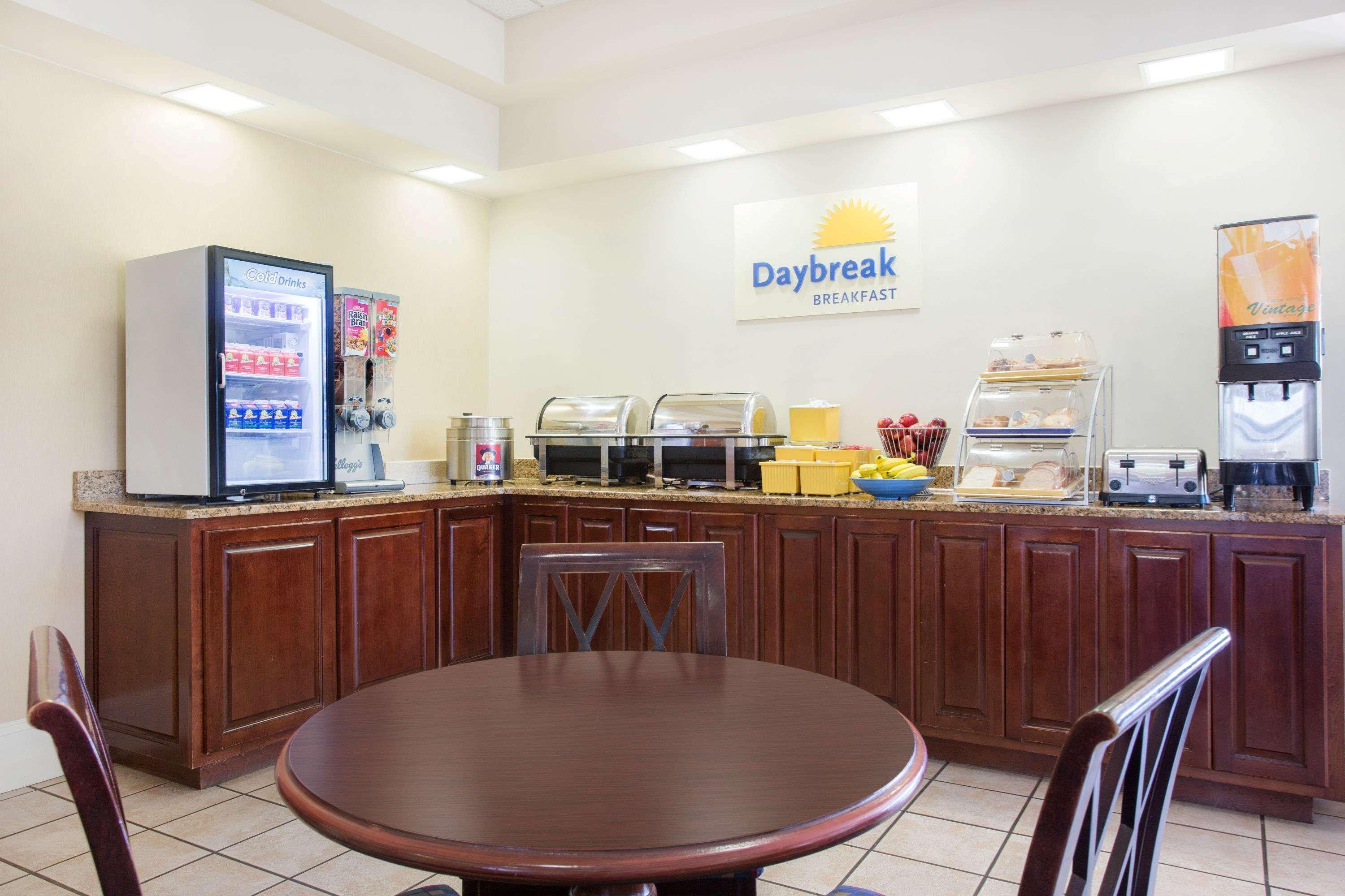 Days Inn By Wyndham Metter Exteriér fotografie